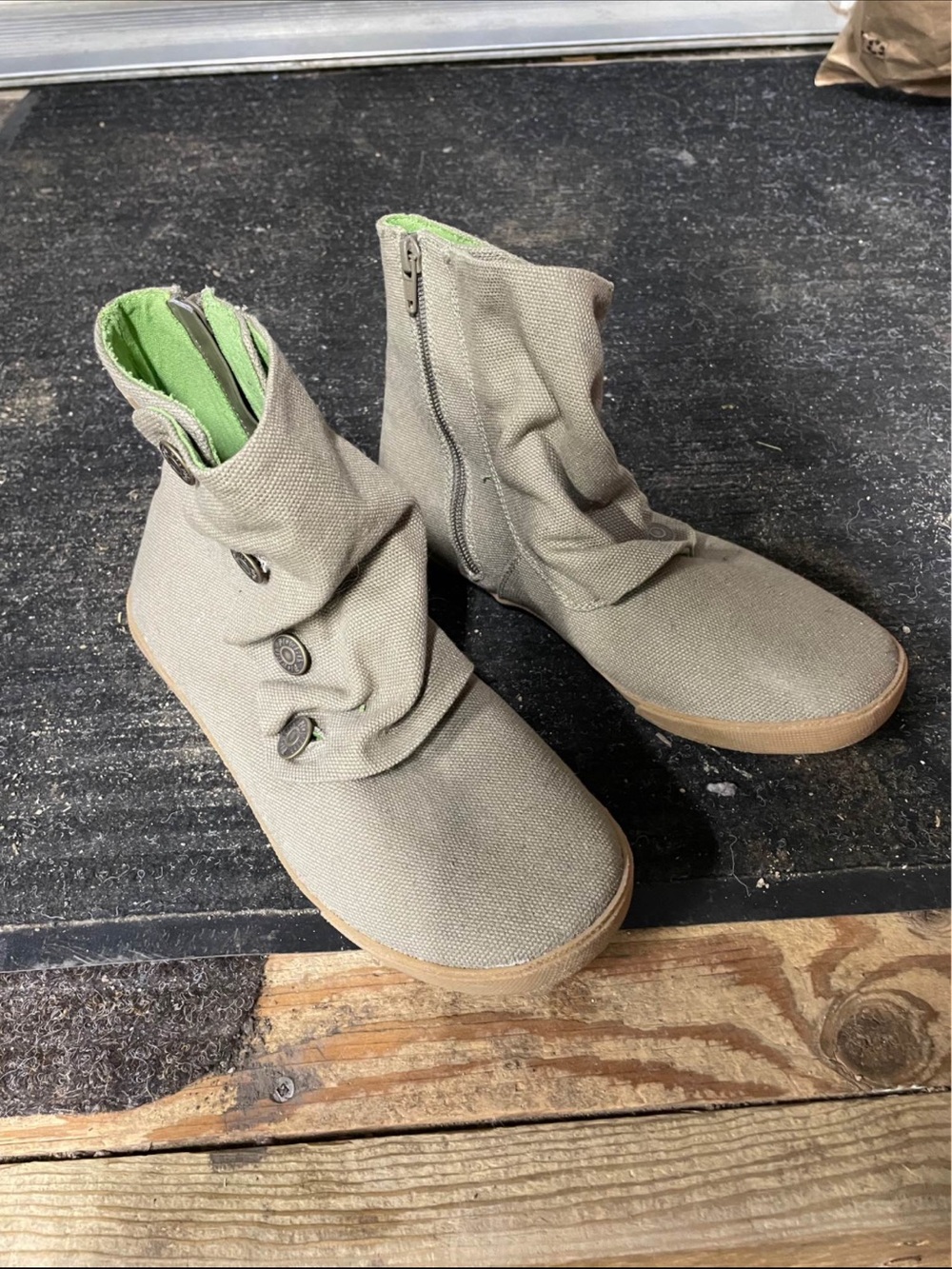 New condition blowfish women’s ankle boots size 9